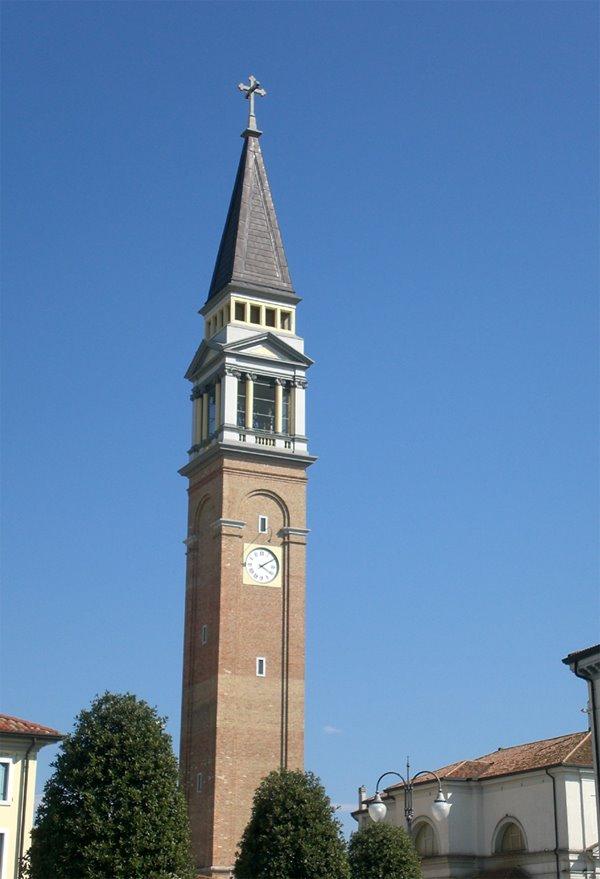 Un campanile, Una Pro Loco